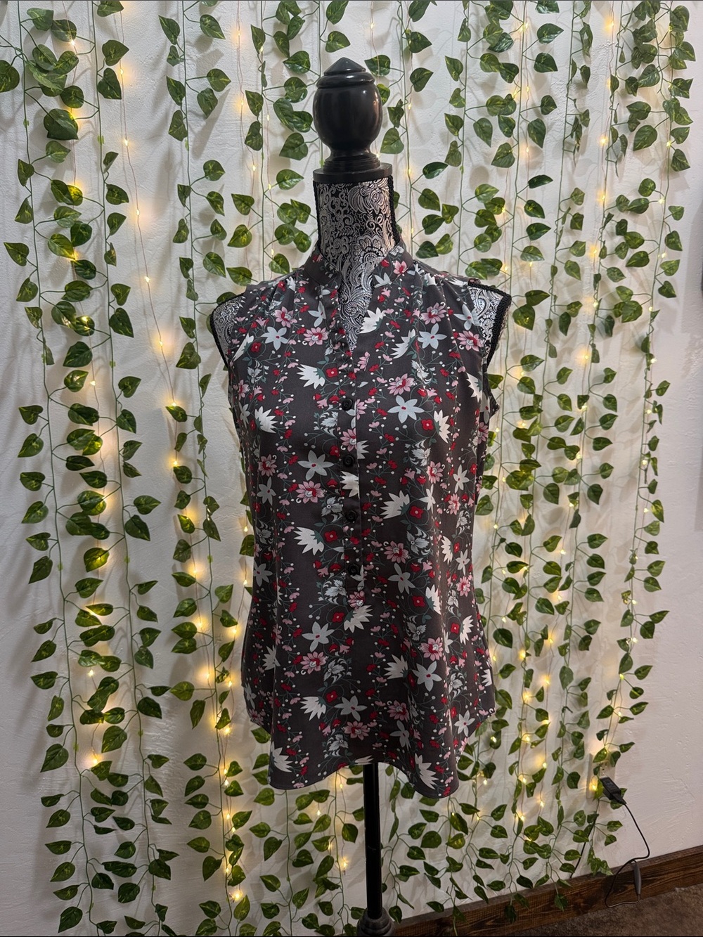 Floral Mock-Neck Sleeveless Top - Black and Red